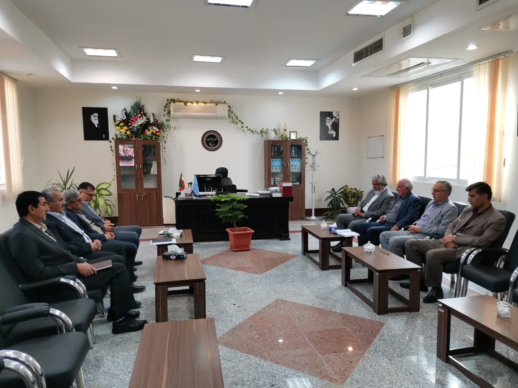 جلسه مسئولان کانون کارشناسان رسمی دادگستری استان کهگیلویه و بویراحمد با دکتر عزی